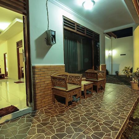 Griya Langen Guesthouse Yogyakarta Exterior foto